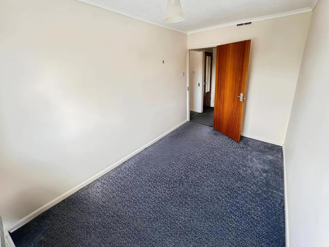 Off Old Bedford Rd, Luton, LU2, photo 13