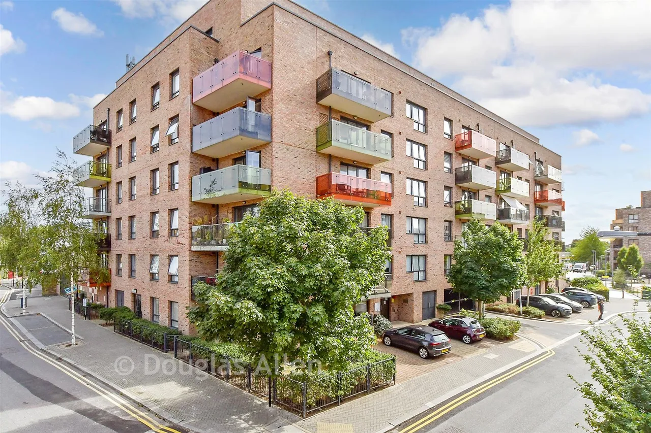 2 bed flat for sale, Troubridge Square, Walthamstow, E17