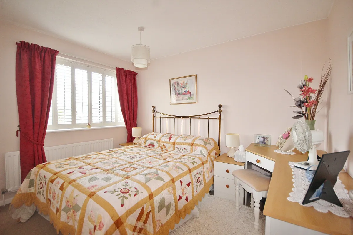 Alvescot Road, Carterton, photo 14