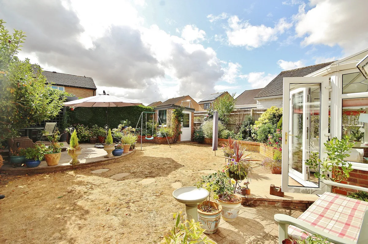 Alvescot Road, Carterton, photo 18