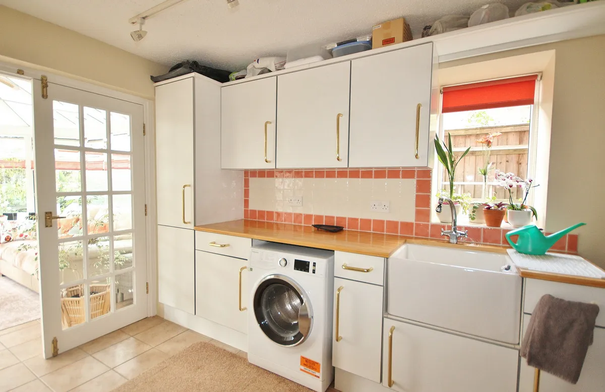 Alvescot Road, Carterton, photo 8