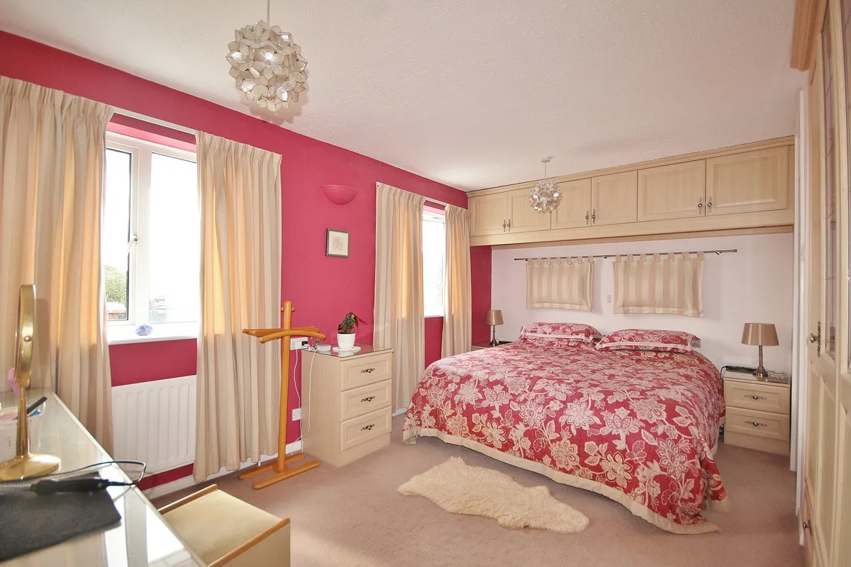 Alvescot Road, Carterton, photo 10