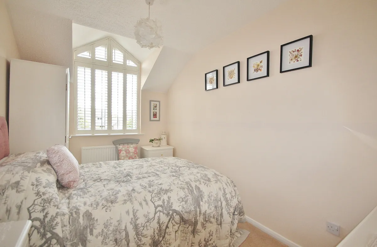 Alvescot Road, Carterton, photo 16