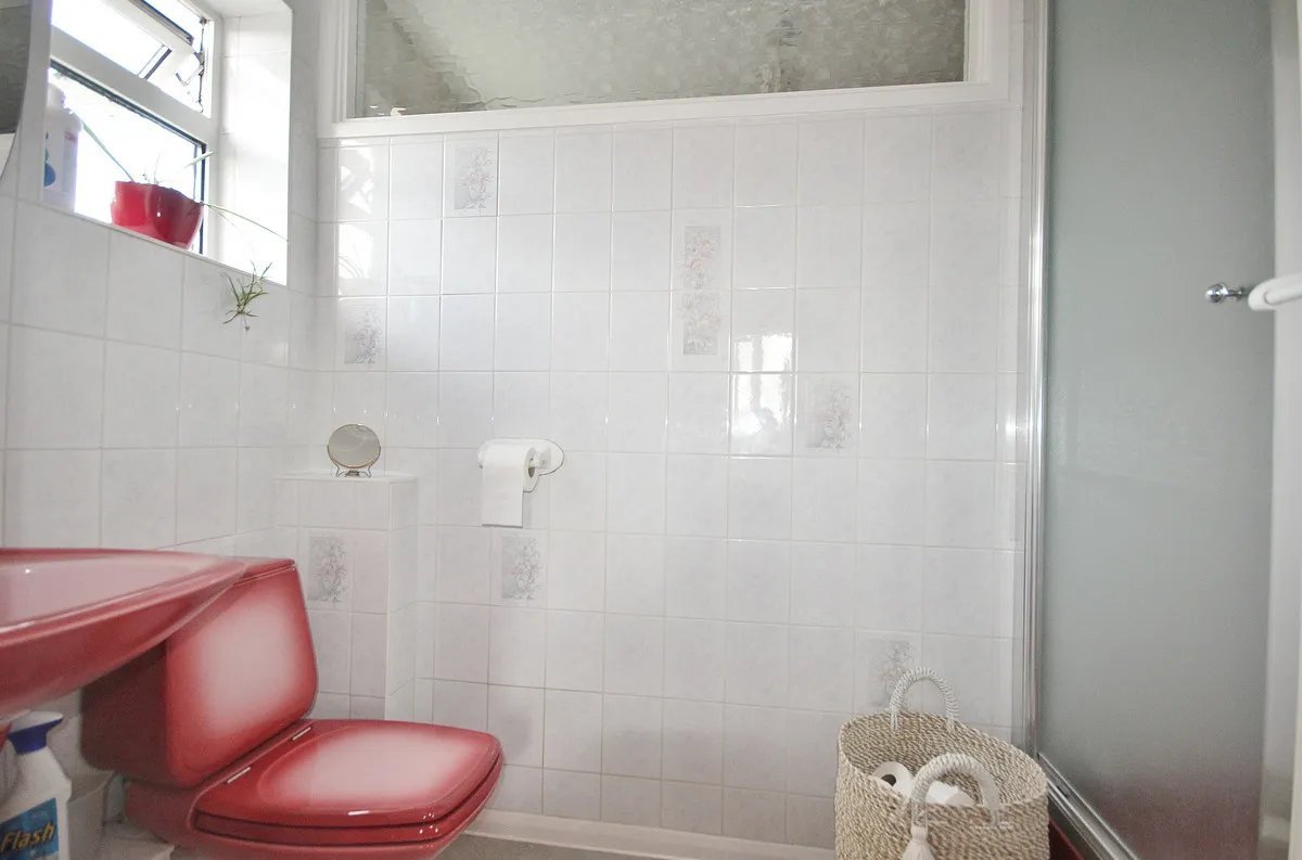 Alvescot Road, Carterton, photo 12
