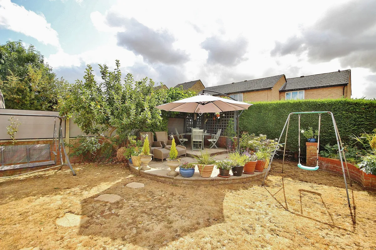 Alvescot Road, Carterton, photo 19