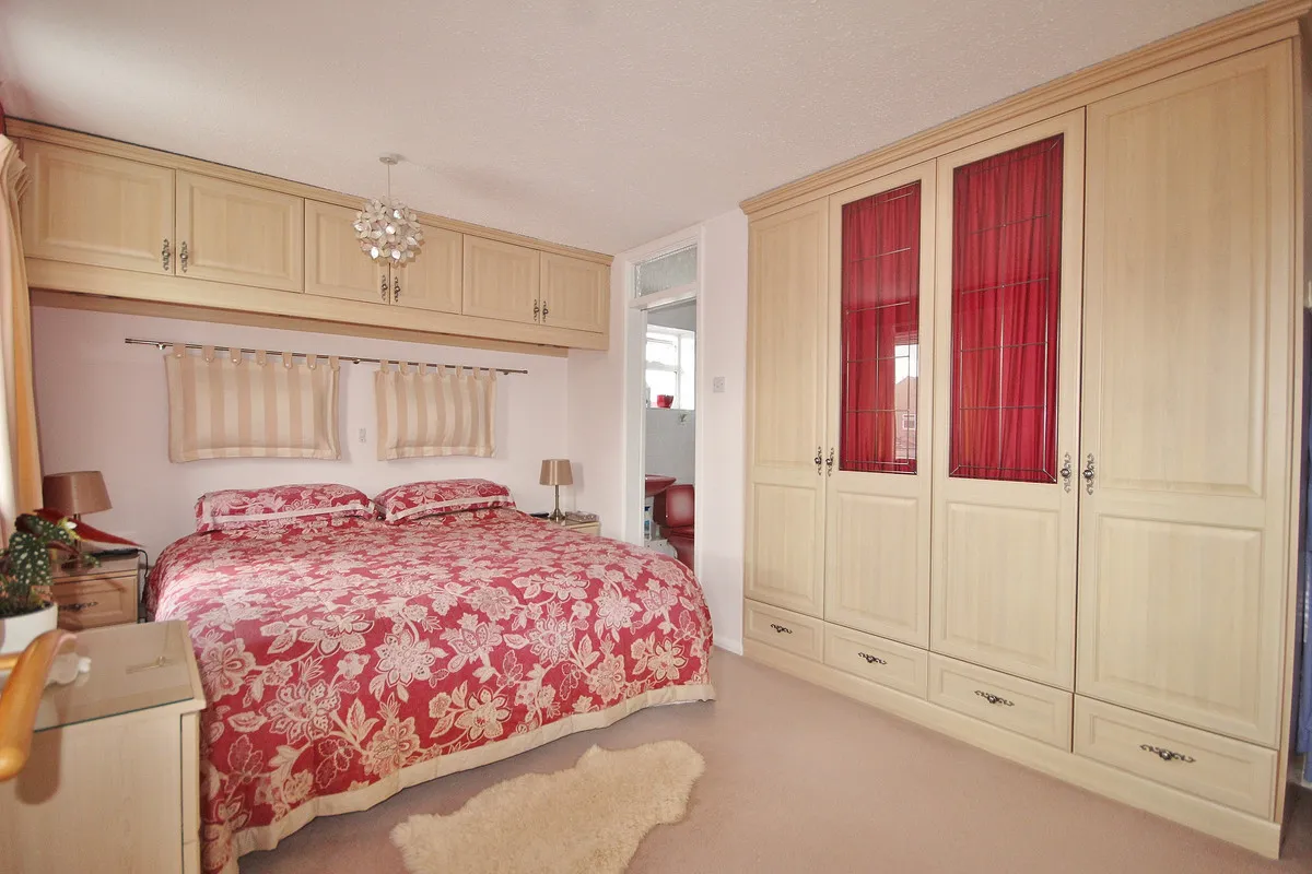 Alvescot Road, Carterton, photo 11