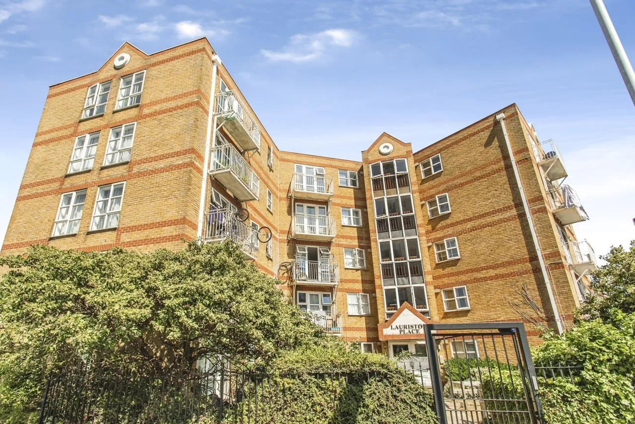2 bed flat for sale — Lauriston Place, 150 Southchurch Avenue, Southend-On-Sea, Essex, SS1