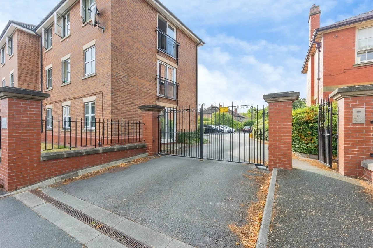 Claremont Road, SALE, Cheshire, M33, photo 13