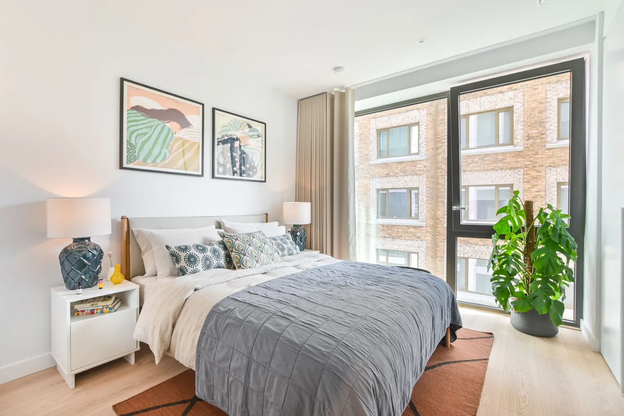 Apartment 501, The Maple, 10 Aviator Drive, London, photo 3