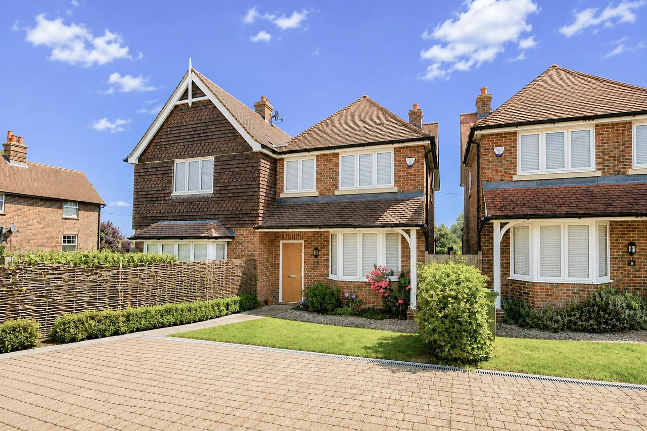 2 bed property for sale — Cornford Crescent, Berwick, BN26 6GF