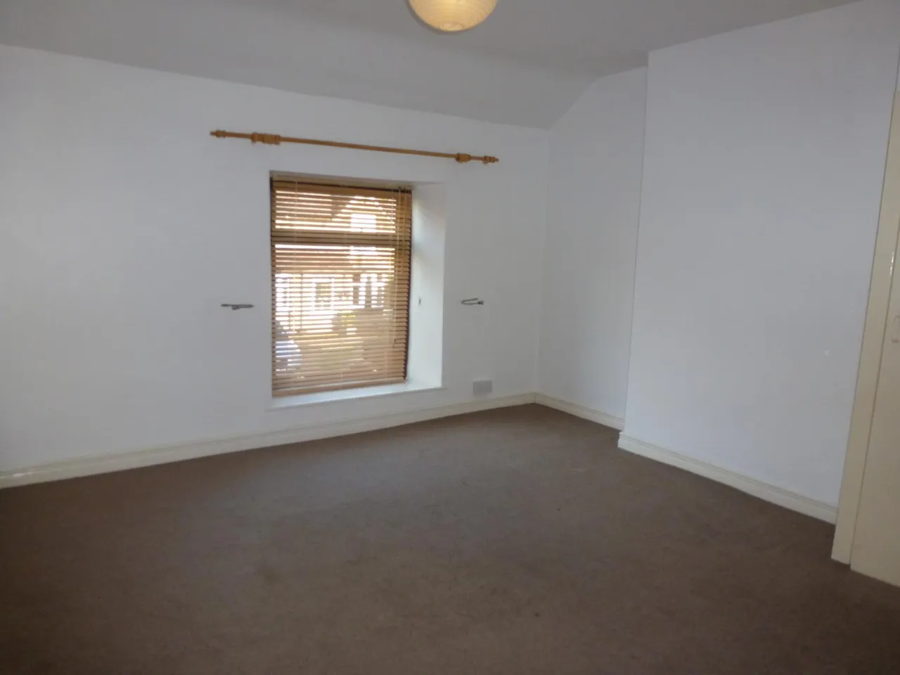 New Road, Coedpoeth, LL11, photo 7