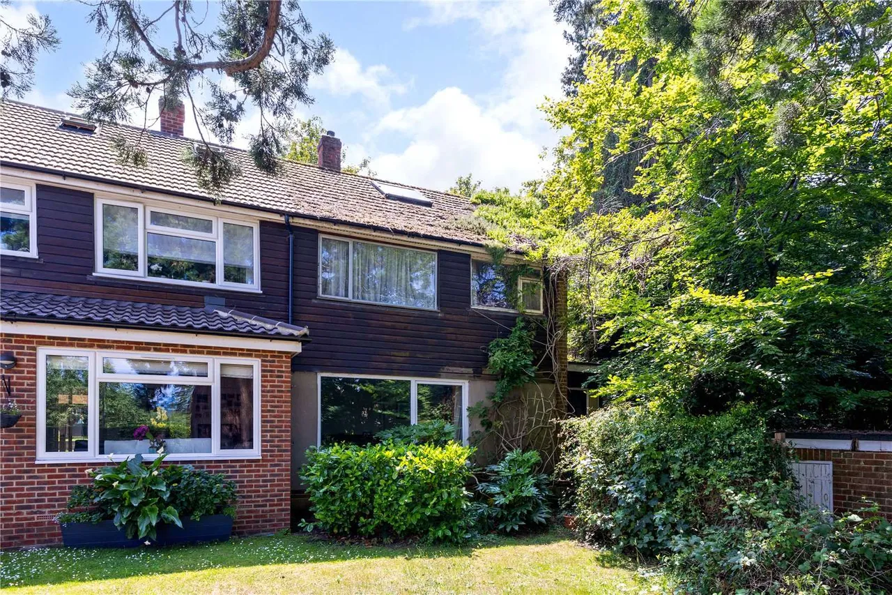 3 bed house for sale — Parkgate Road, Reigate, Surrey, RH2 7JD