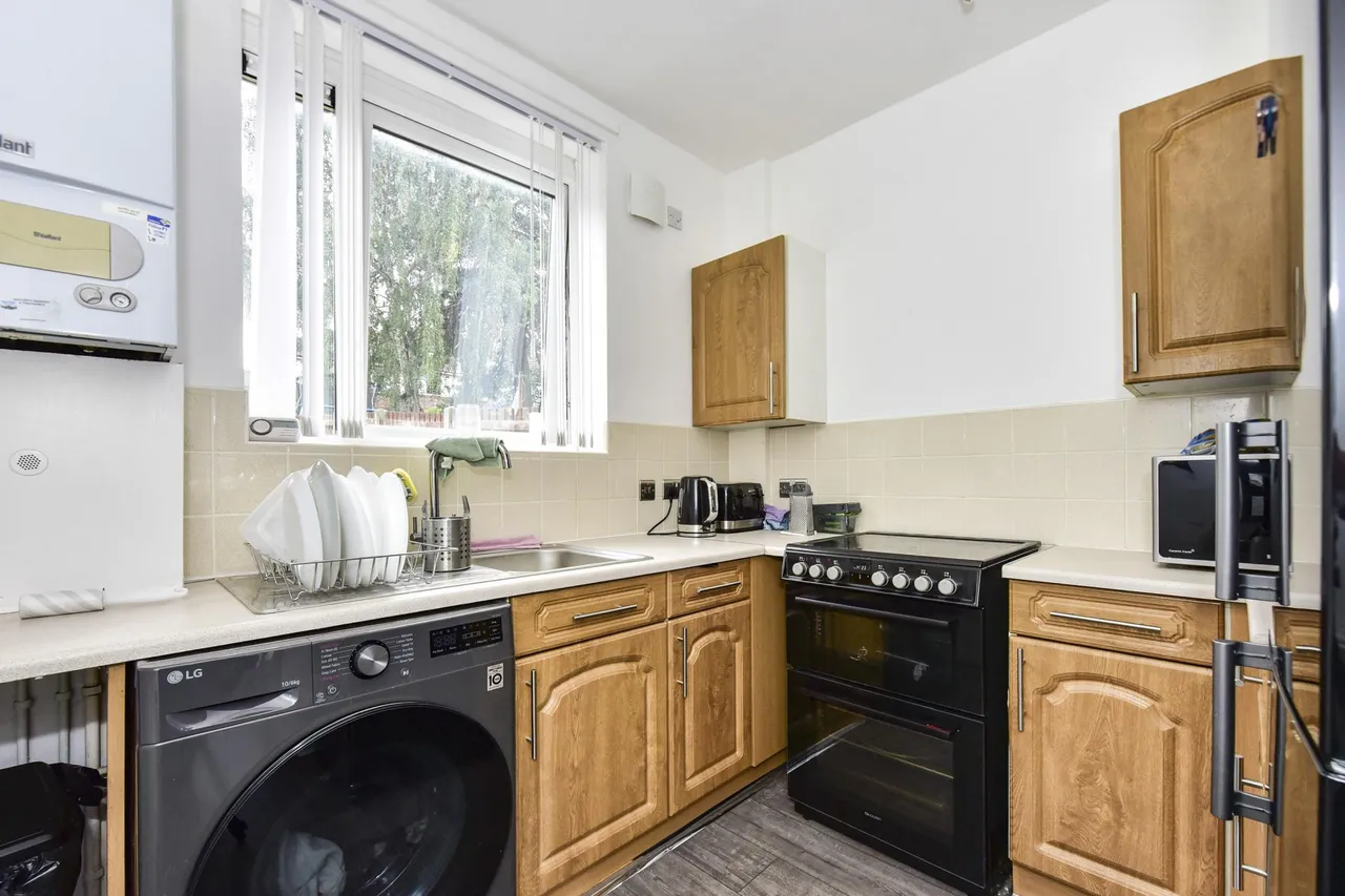 Deerlands Avenue, Sheffield, S5, photo 8