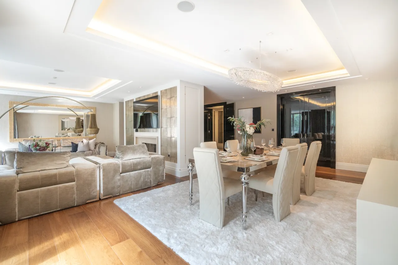 Ebury Square, Belgravia, London, photo 3