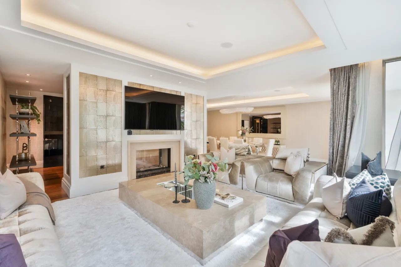 Ebury Square, Belgravia, London, photo 2