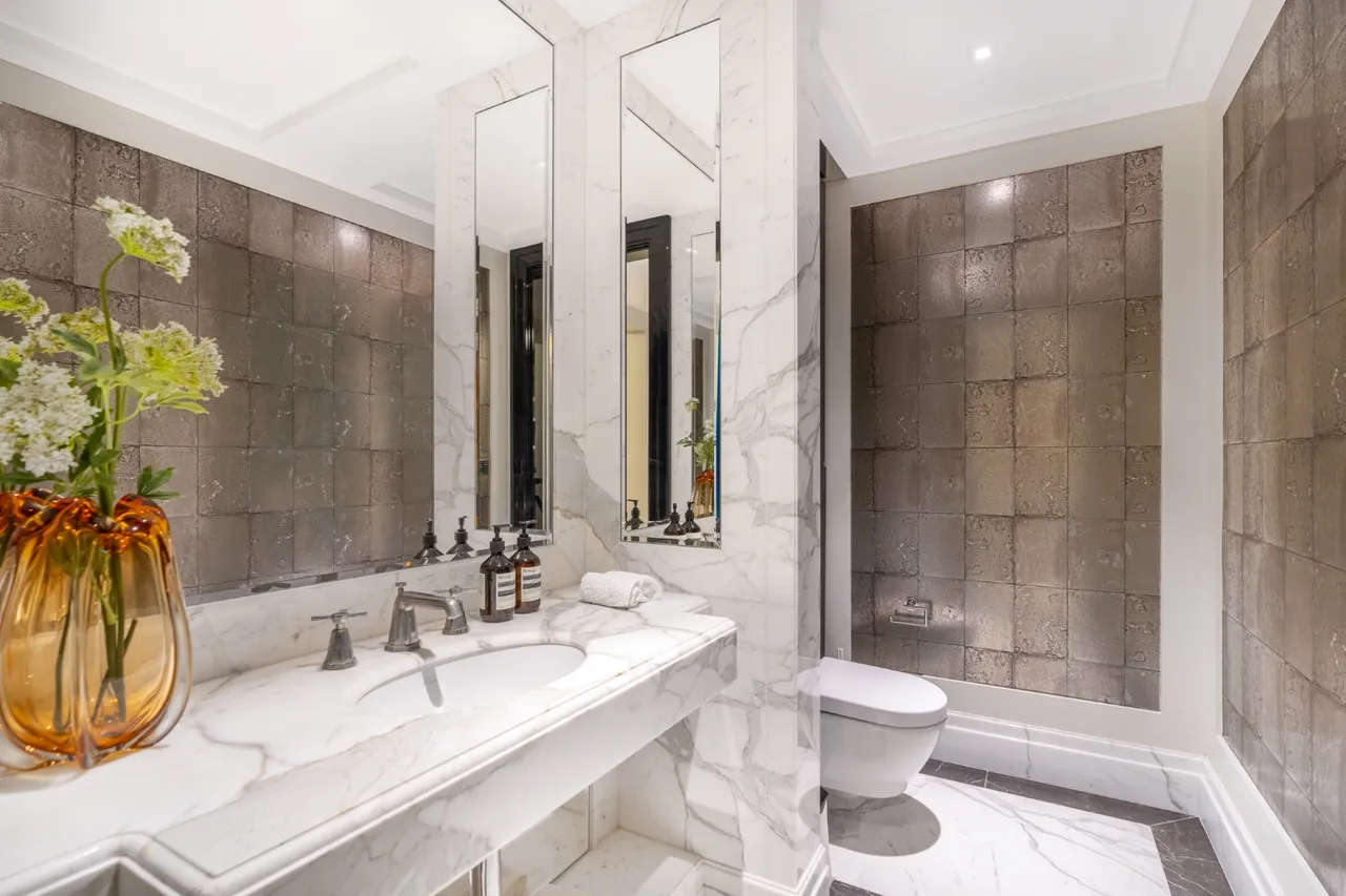 Ebury Square, Belgravia, London, photo 10