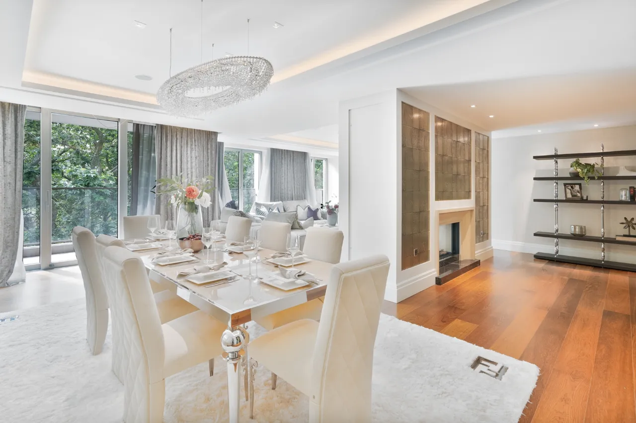 Ebury Square, Belgravia, London, photo 4