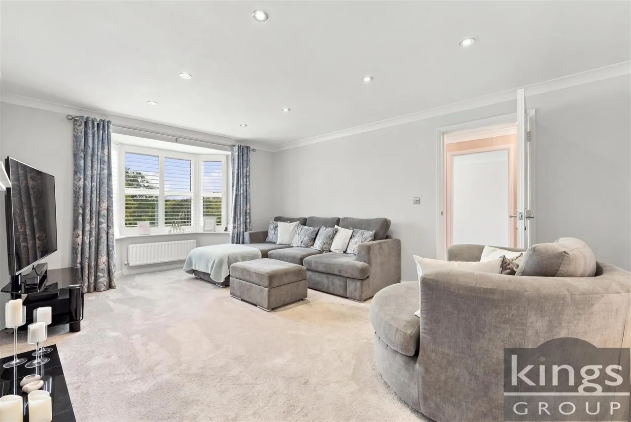 Little Grove Avenue, Cheshunt, photo 2