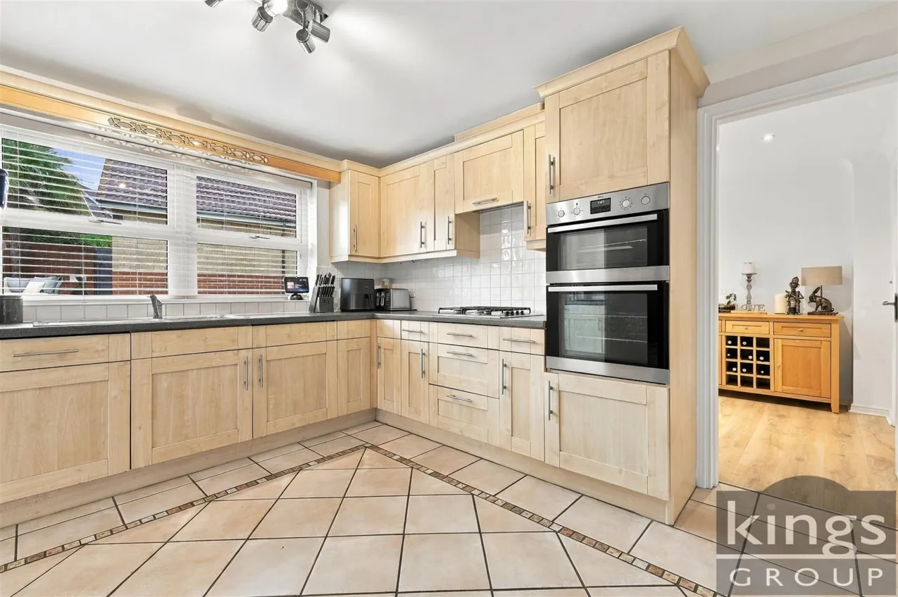 Little Grove Avenue, Cheshunt, photo 5