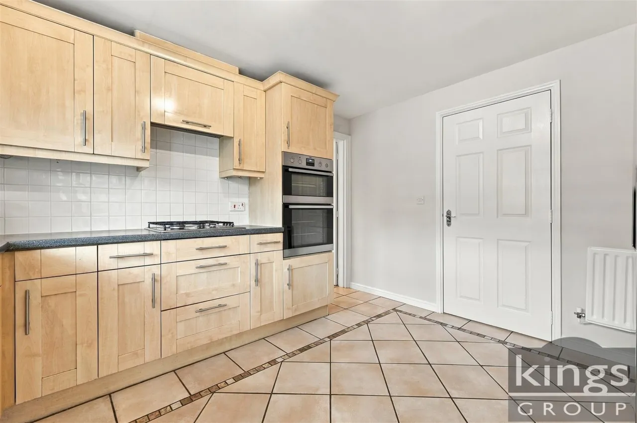 Little Grove Avenue, Cheshunt, photo 28