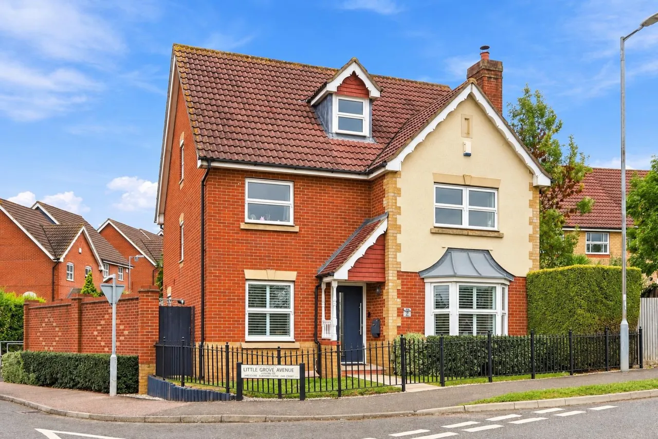 4 bed house for sale, Little Grove Avenue, Cheshunt