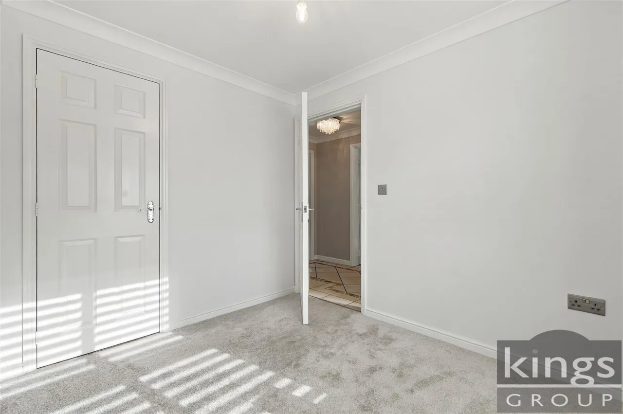 Little Grove Avenue, Cheshunt, photo 8