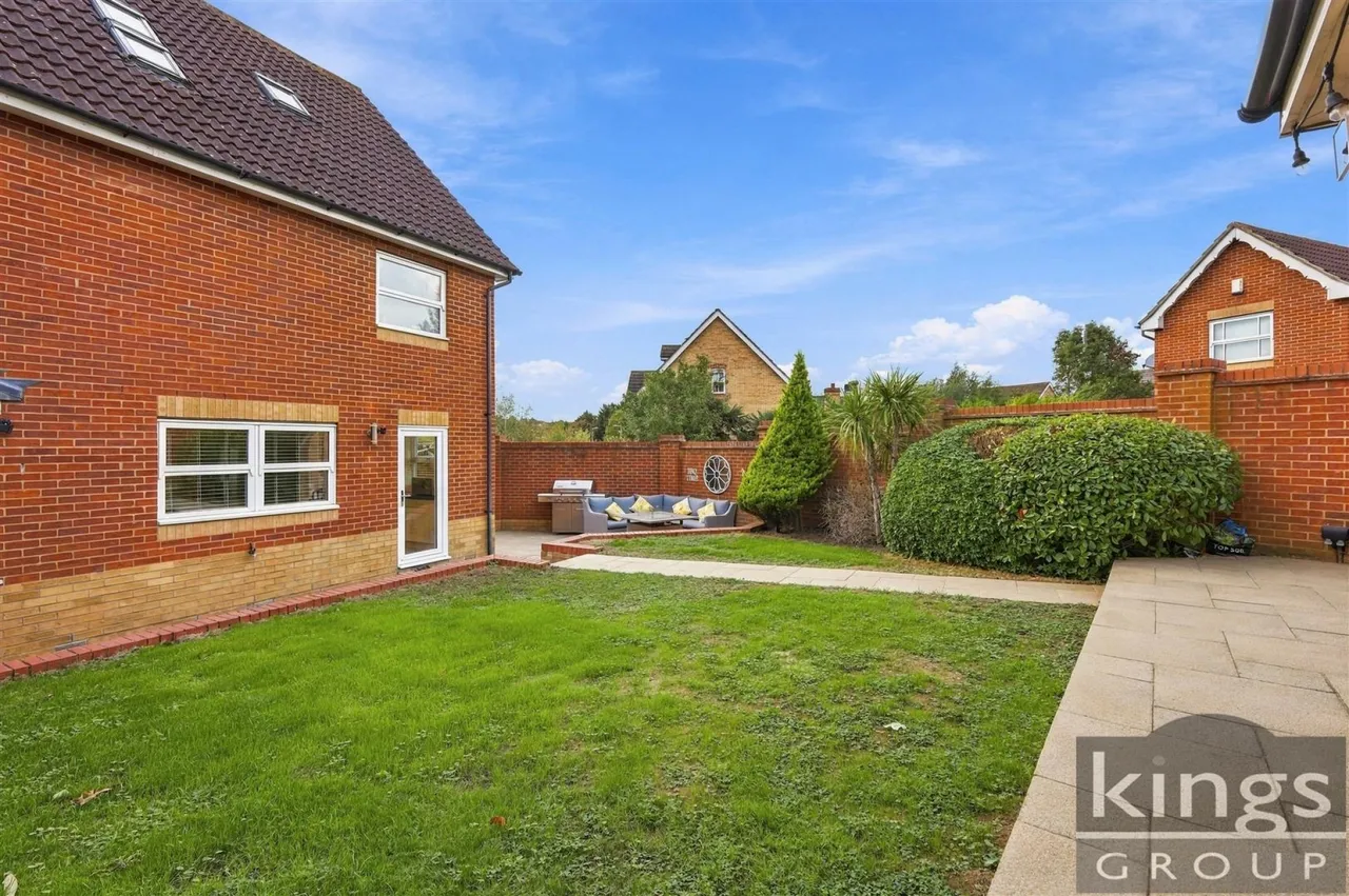 Little Grove Avenue, Cheshunt, photo 22