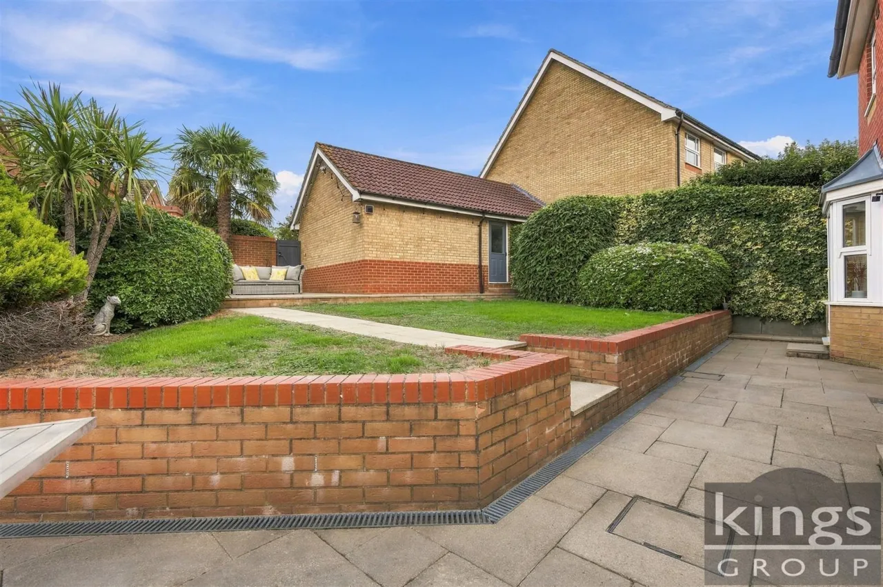 Little Grove Avenue, Cheshunt, photo 19