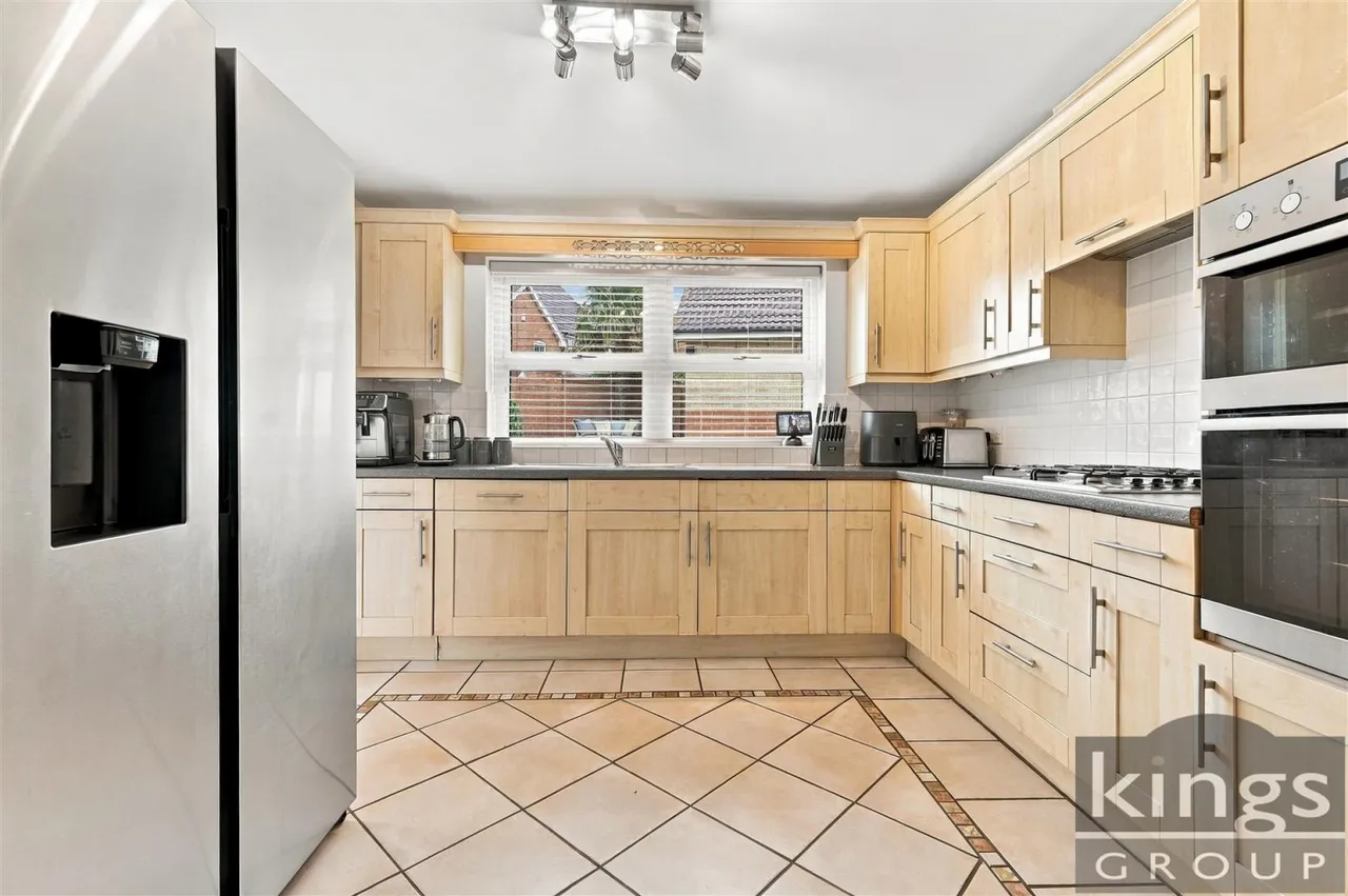 Little Grove Avenue, Cheshunt, photo 6