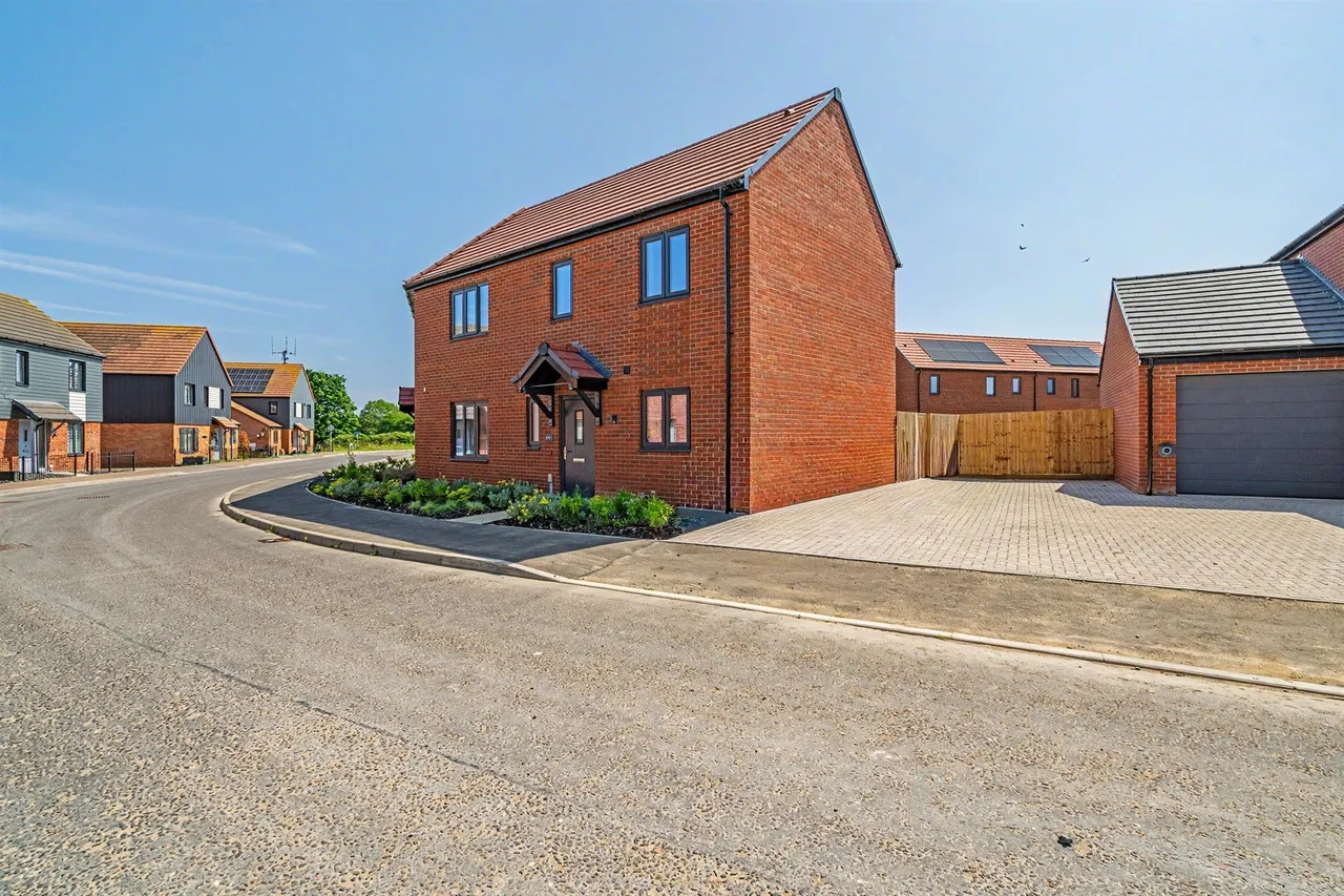 3 bed house for sale, Eastwood, Bradwell, NR31