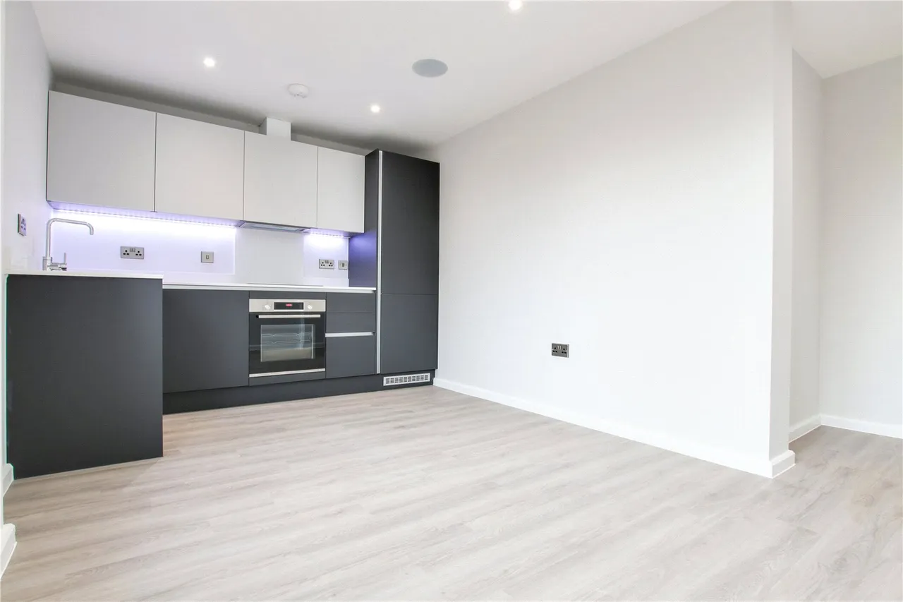 Finchampstead Road, Wokingham, Berkshire, RG40 2NW, photo 8