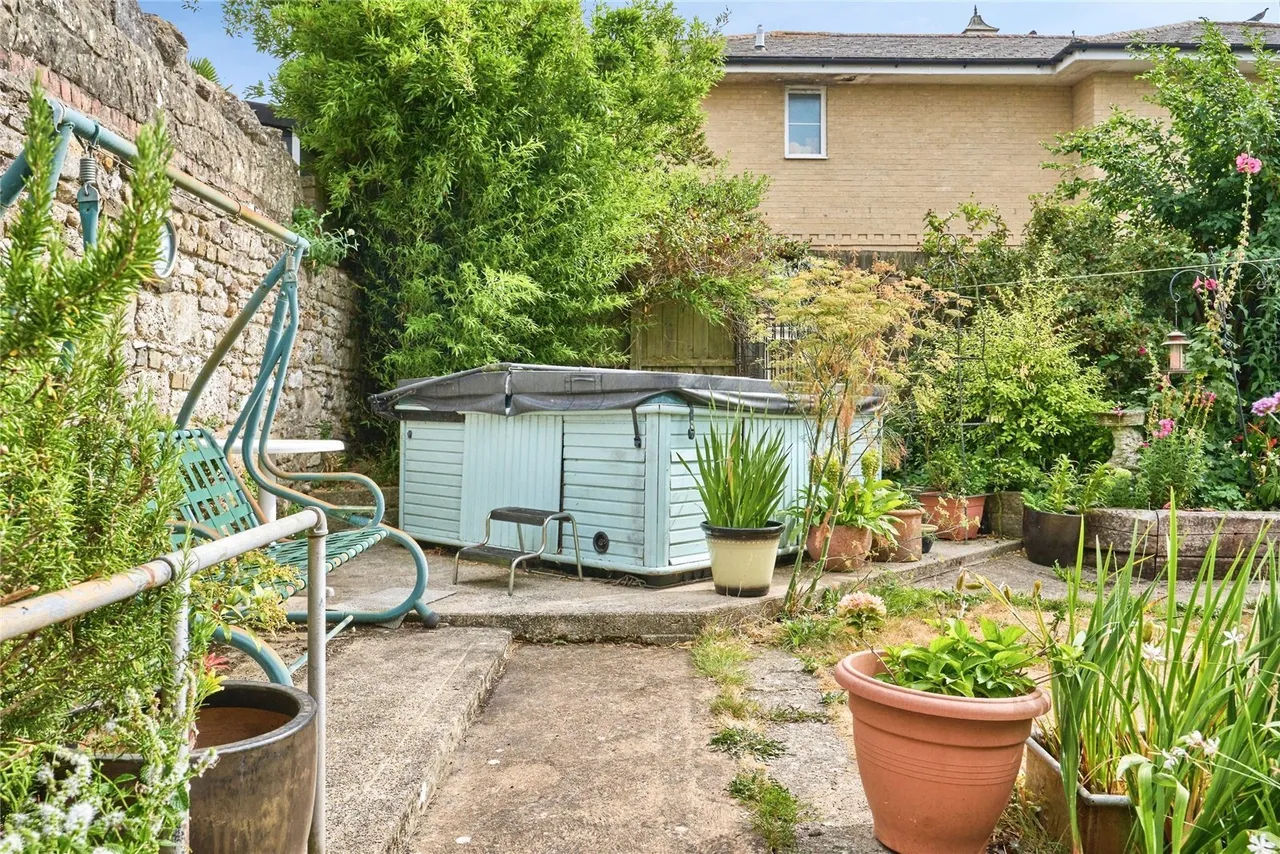 Albert Street, Newport, PO30, photo 13