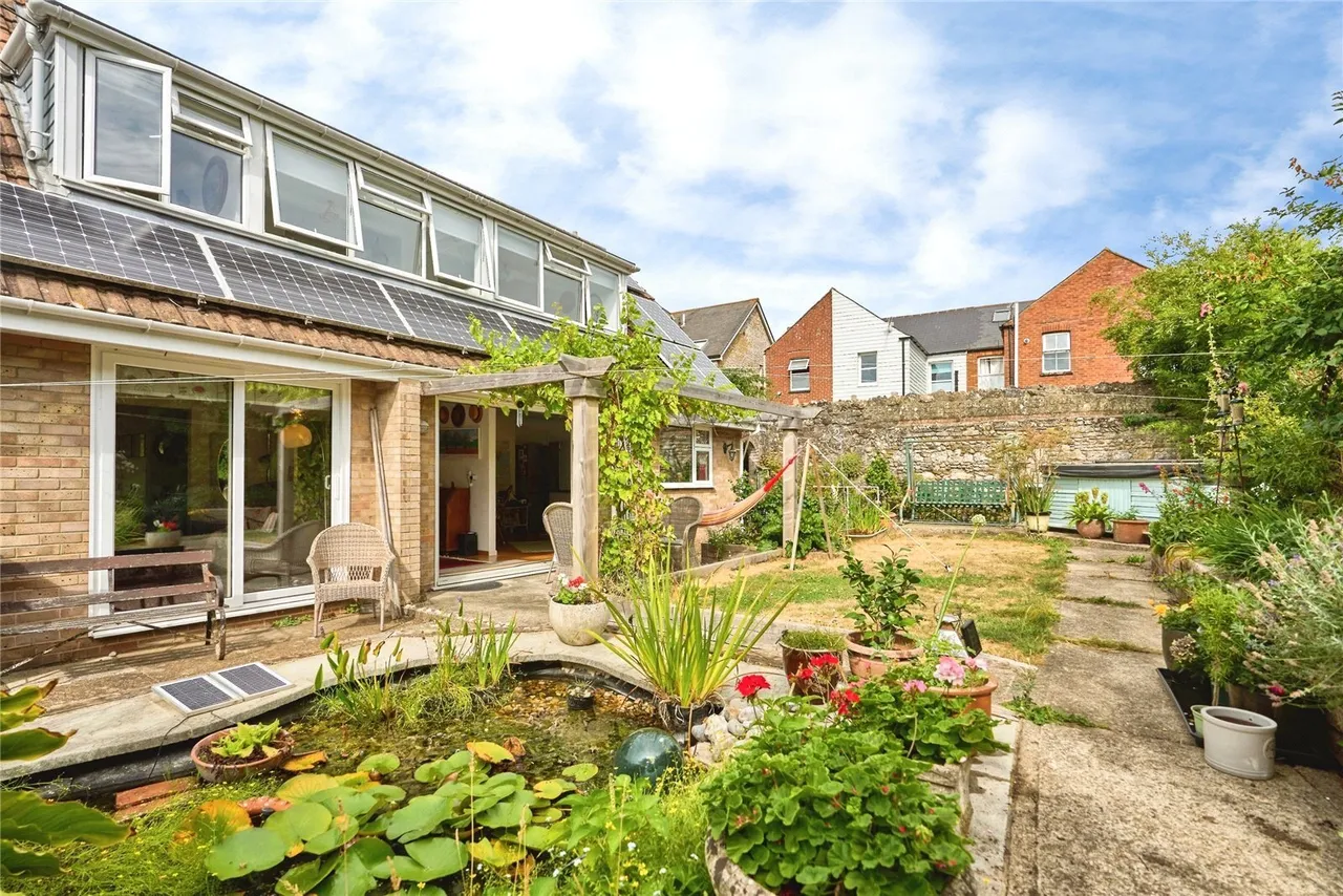 Albert Street, Newport, PO30, photo 9