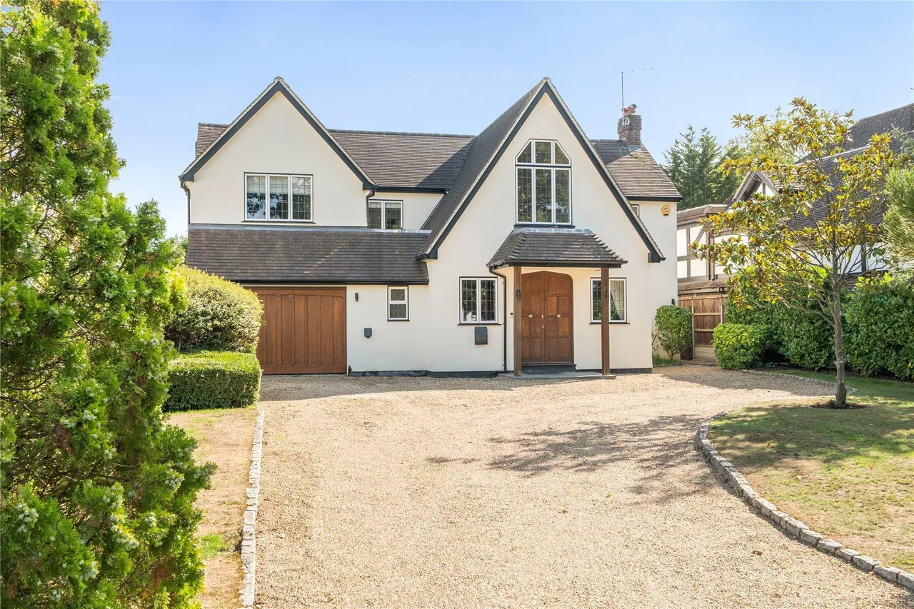 5 bed house for sale, The Glen, Farnborough Park, BR6