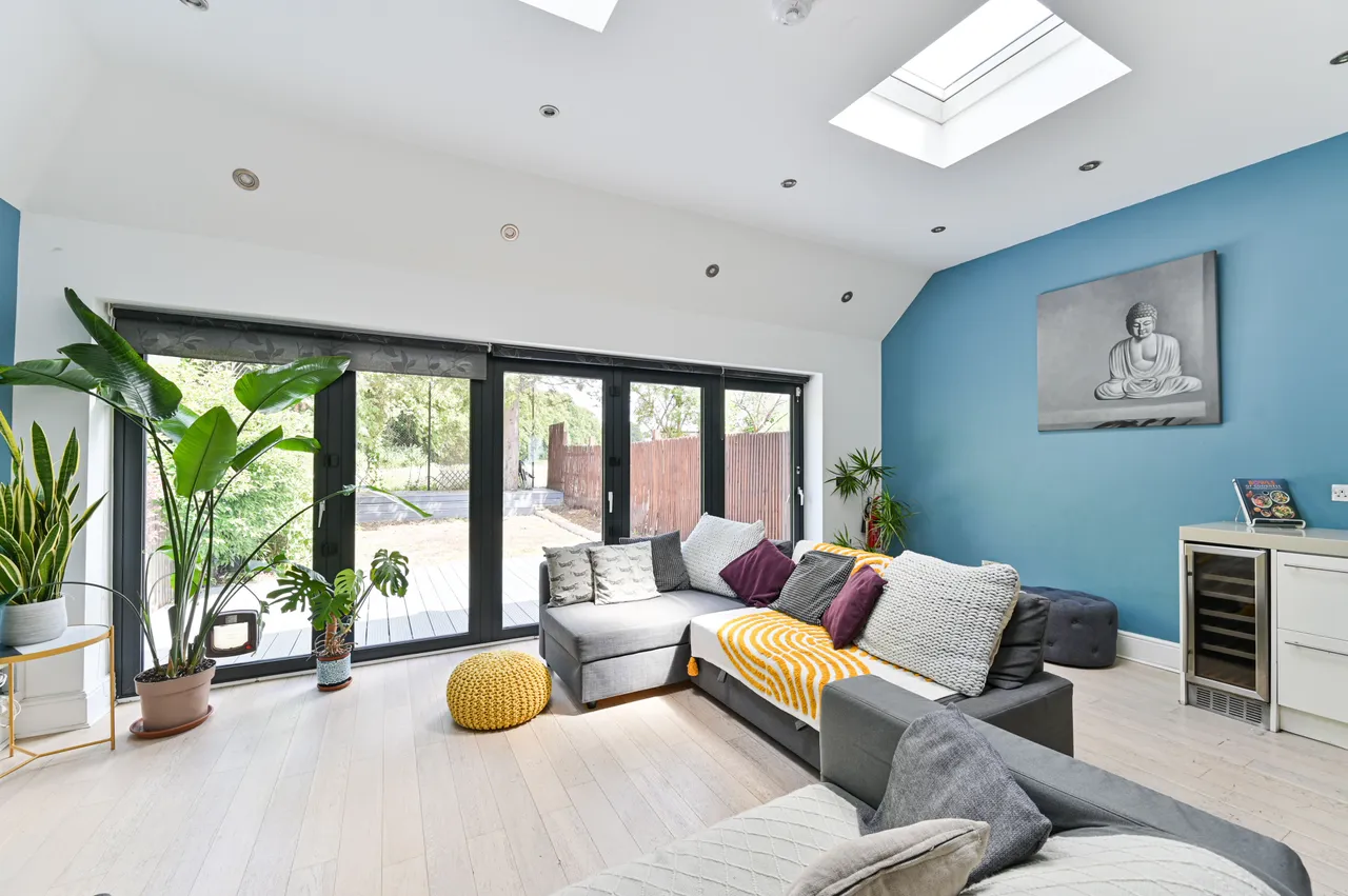 4 bed house for sale — 100 Broadwater Road, London