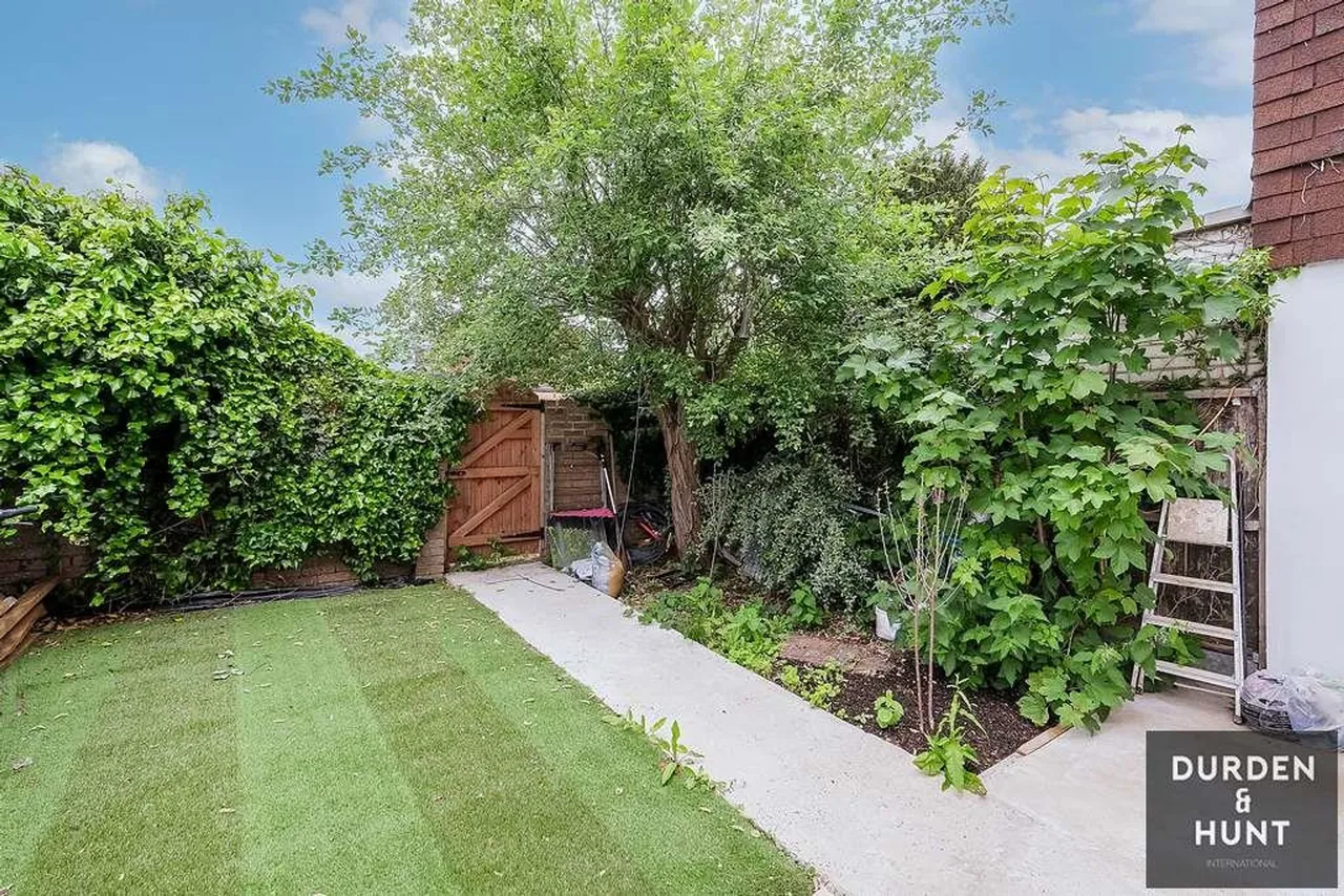 Shillibeer Walk, Chigwell, IG7, photo 10