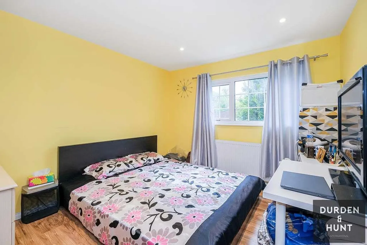 Shillibeer Walk, Chigwell, IG7, photo 6