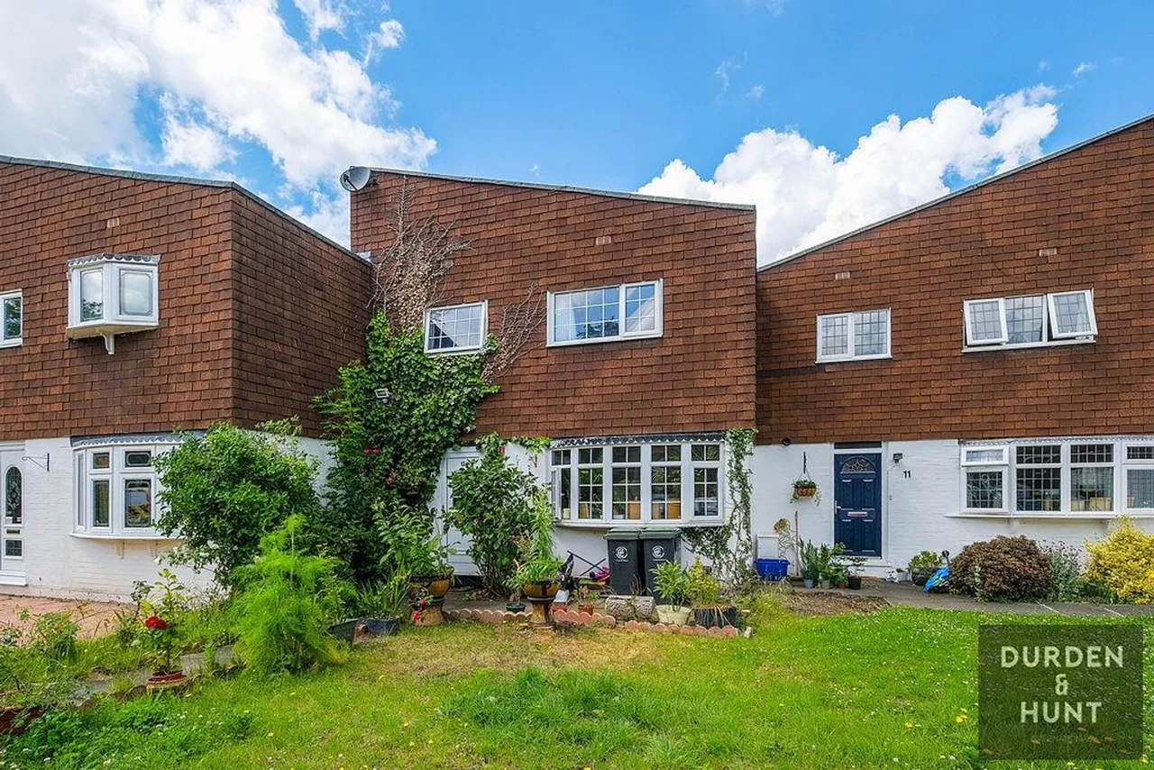 Shillibeer Walk, Chigwell, IG7, photo 13