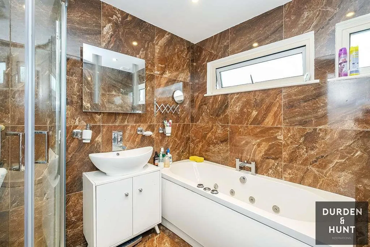 Shillibeer Walk, Chigwell, IG7, photo 8