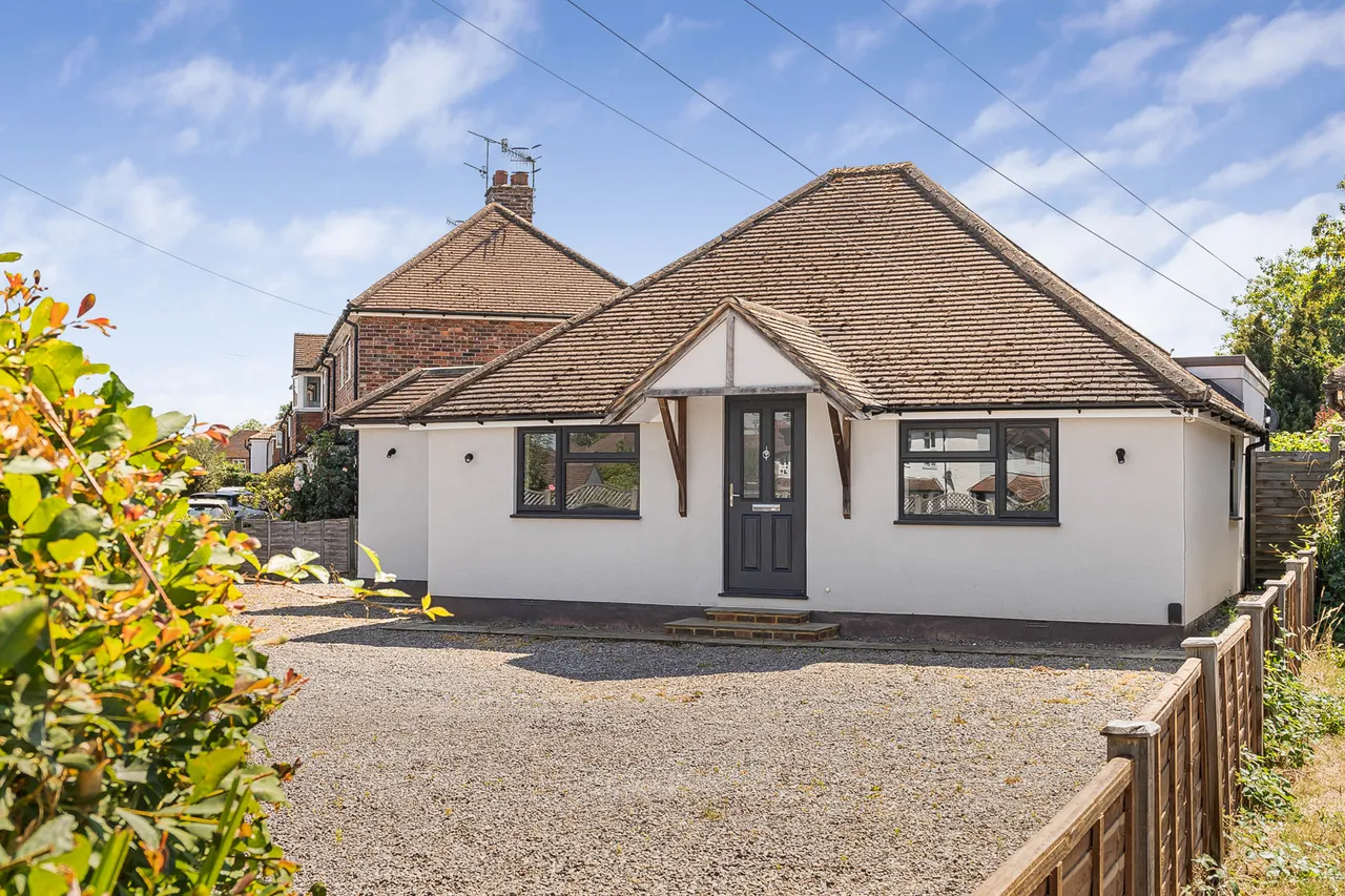 3 bed house for sale, Combe Road, Farncombe, GU7