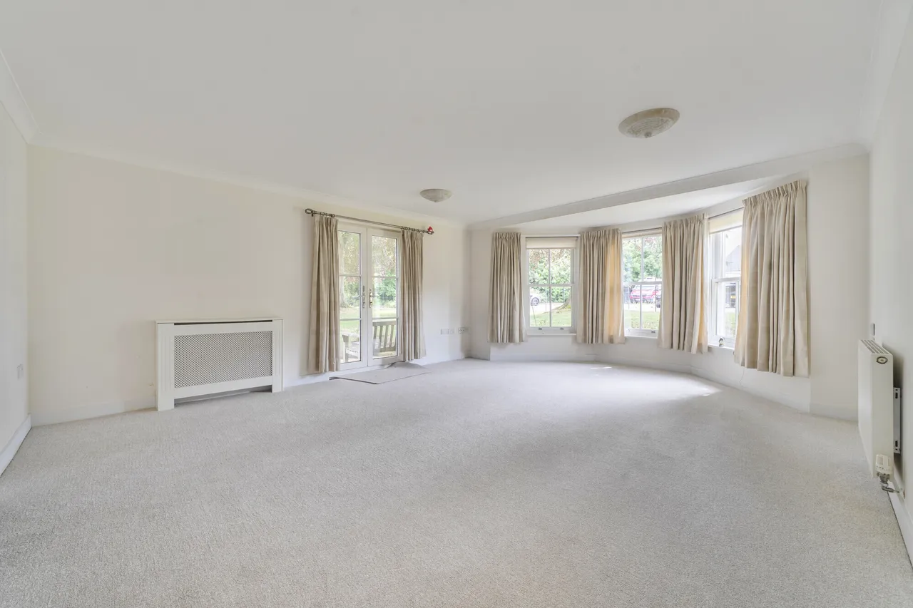 Chesterton House, Cirencester, GL7, photo 3