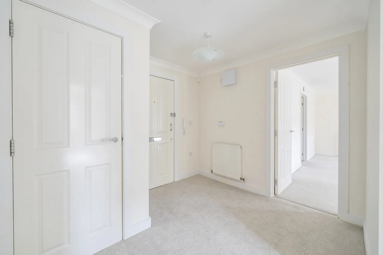 Chesterton House, Cirencester, GL7, photo 4