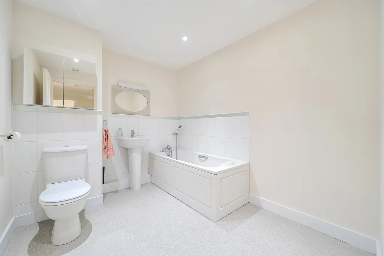 Chesterton House, Cirencester, GL7, photo 7