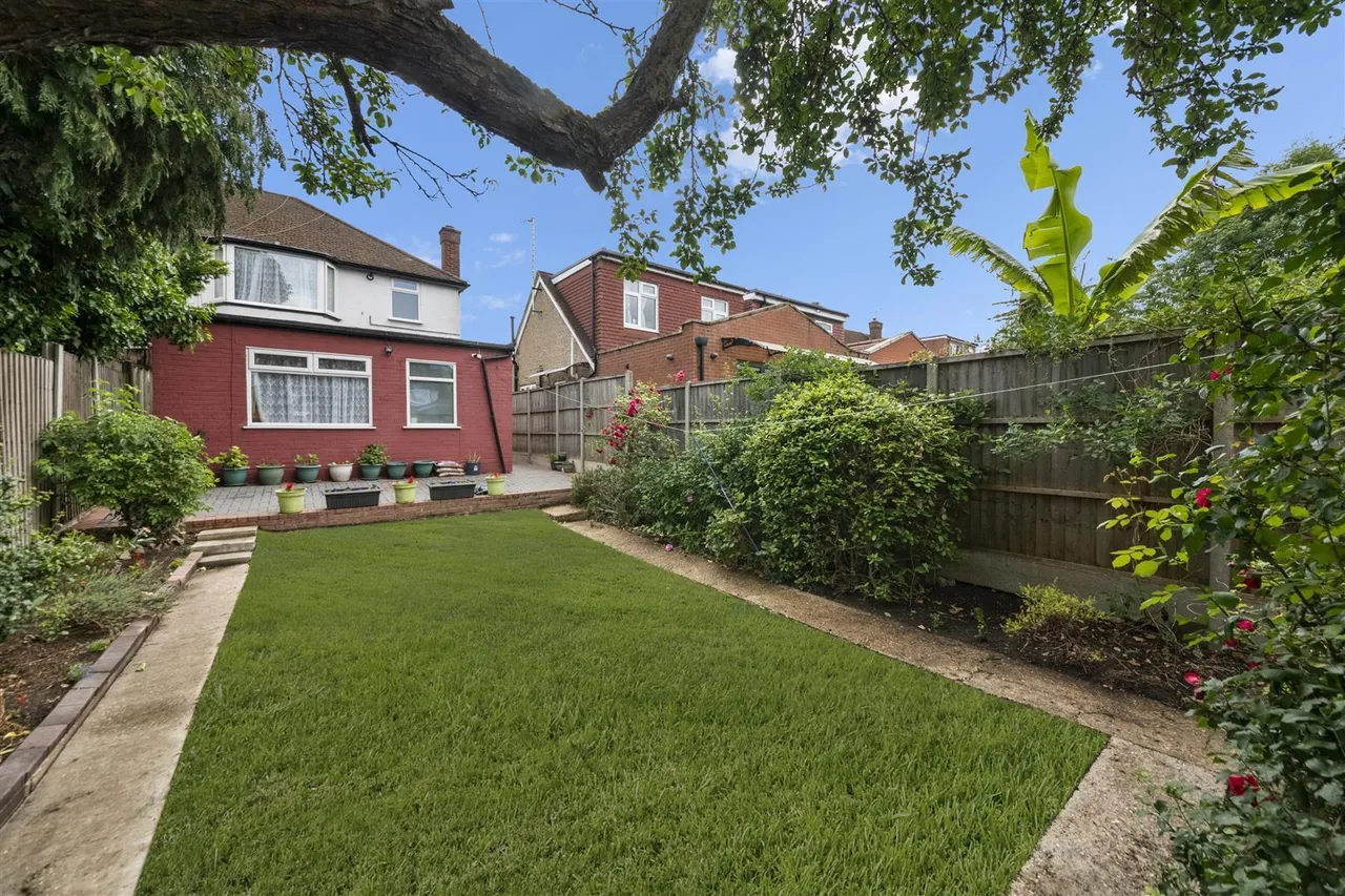 Diamond Road, Ruislip, photo 4