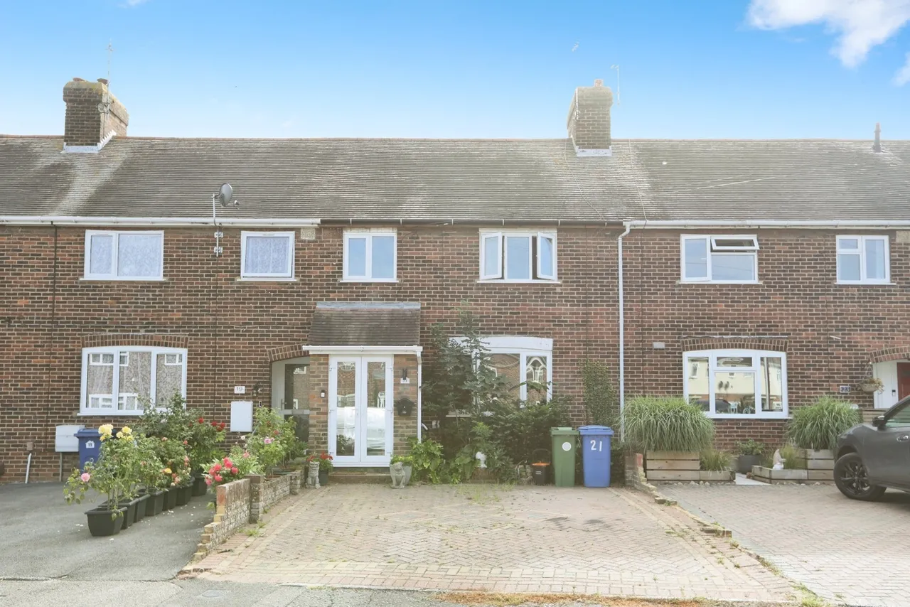 4 bed house for sale — Barrow Grove, Sittingbourne, Kent, ME10