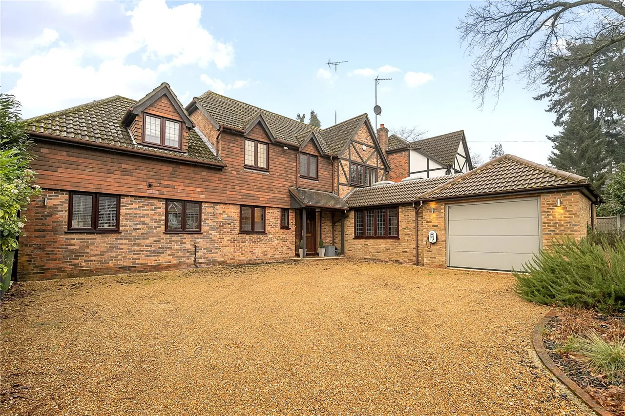 5 bed house for sale — Claremont Avenue, Camberley, Surrey, GU15 2DR
