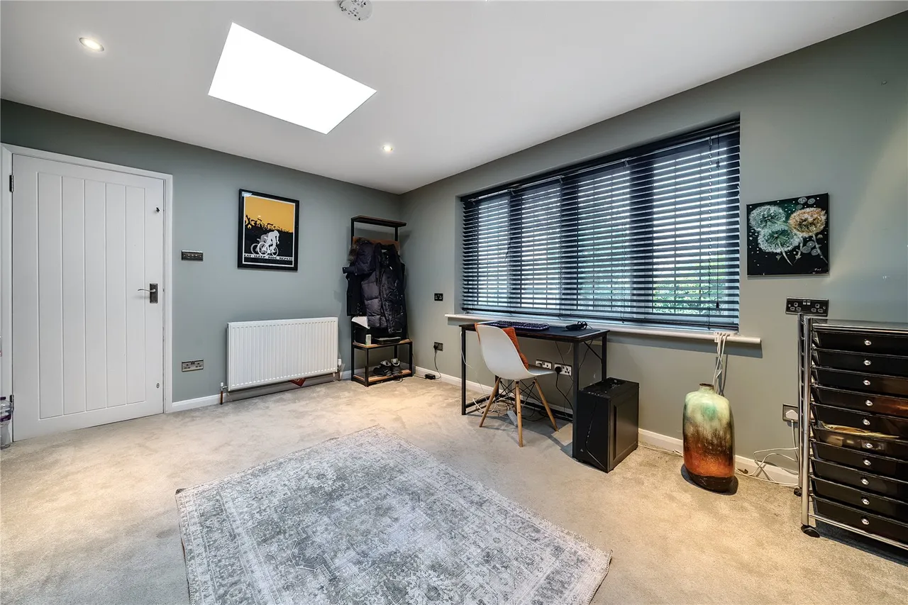 Claremont Avenue, Camberley, Surrey, GU15 2DR, photo 17