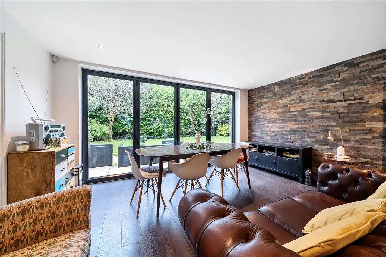 Claremont Avenue, Camberley, Surrey, GU15 2DR, photo 5