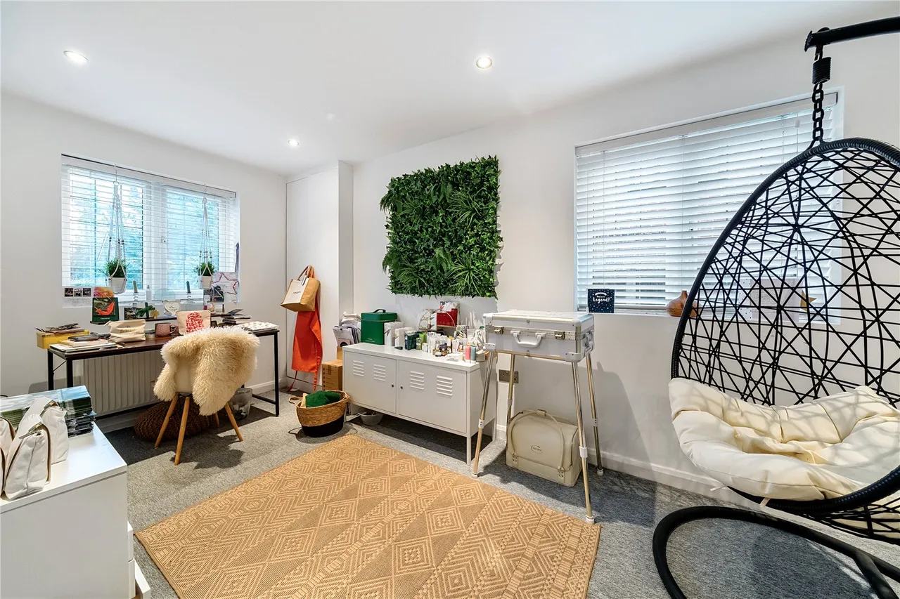 Claremont Avenue, Camberley, Surrey, GU15 2DR, photo 18