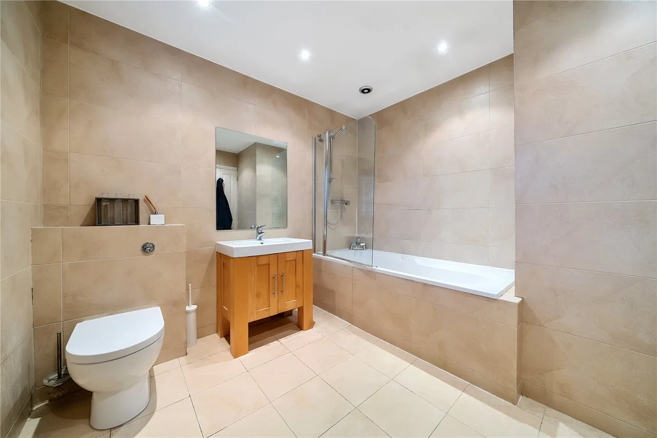 Claremont Avenue, Camberley, Surrey, GU15 2DR, photo 8
